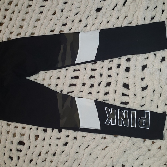 PINK Yoga Black leggings. Camo/ white detail. - Picture 5 of 5